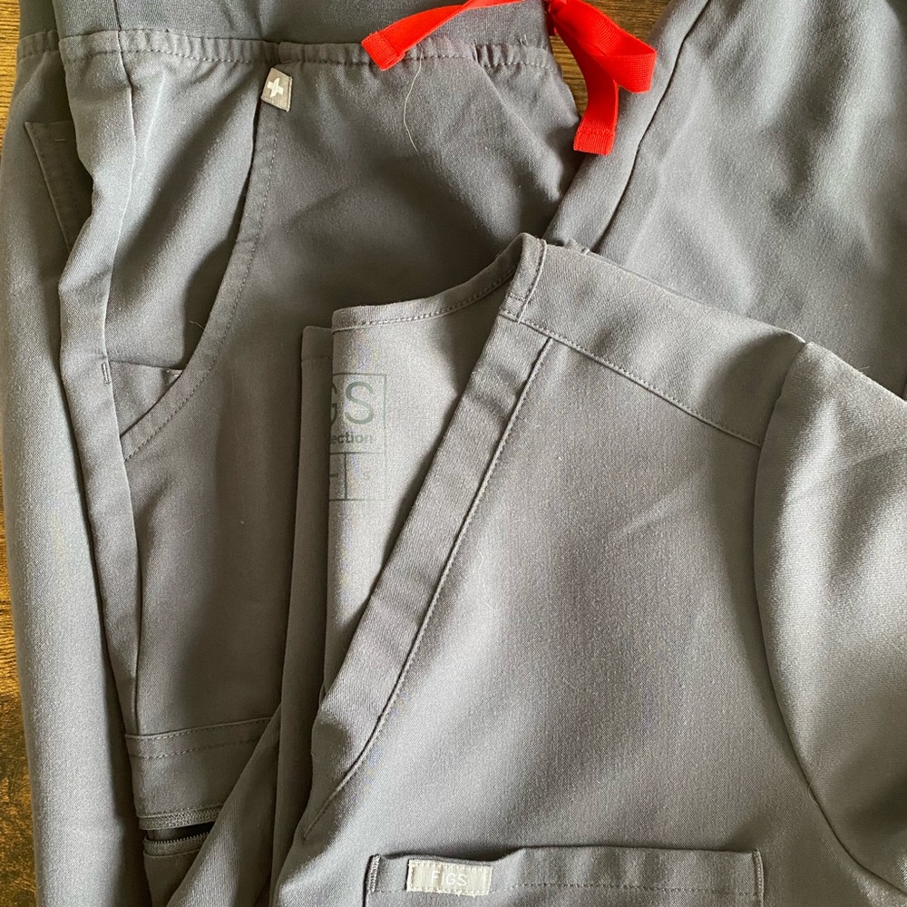 Figs Small/Tall Charcoal Zamora Joggers and Small Catarina Top